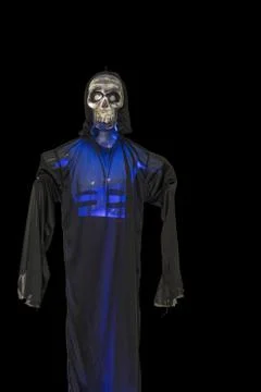 View of blue lighted skeleton head on black background. Halloween concept. Foto stock