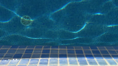 View of the blue water of the swimming pool with reflections Video stock 252219081