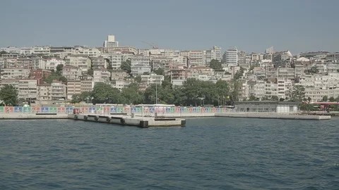 View from the boat on the city Stockbeeldmateriaal 110814872