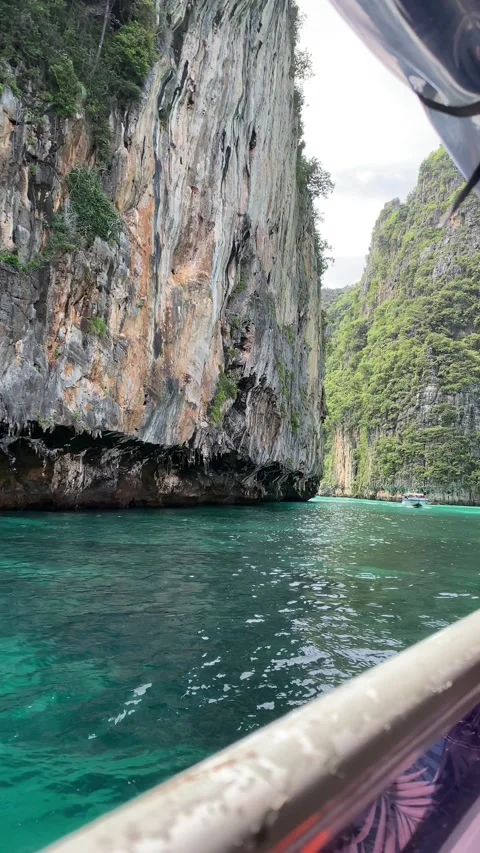 A view on a boat traveling to Phi Phi islands, Thailand Stock Footage 143894106