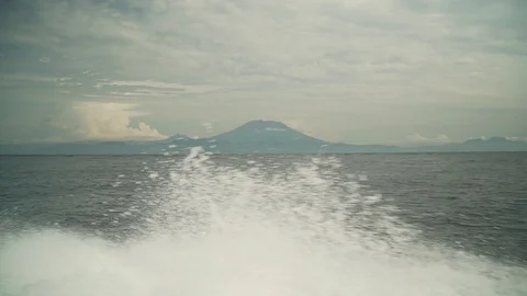The view from the boat window on the Agung volcano, flying bruzgi slow motion Stock Footage 126992637
