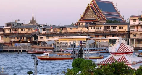 View of boats and historic monuments Wat Phra Kaew, Temple of the Emerald B.. Stock-Footage 324942888