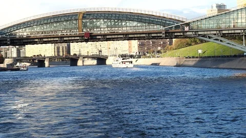 View of Bogdan Khmelnitsky (Kievsky) Bridge from Moskva river Stock Footage 95855782