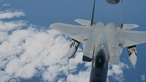 View from boom operators window as F-15C Eagles peel away Vídeos de archivo 201526715