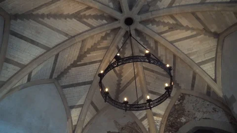 View from the bottom on the old chandelier in the form of a wheel with light Vídeo Stock 121642898