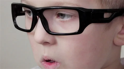 View boy in glasses Vidéo 54084434