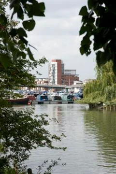 A view of Brayford Pool with student accomodation in the background, Lincoln, Stockfoto's