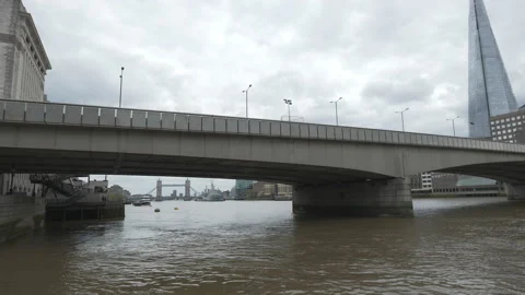 A view of a bride over the River Thames. Stock Footage 198700332