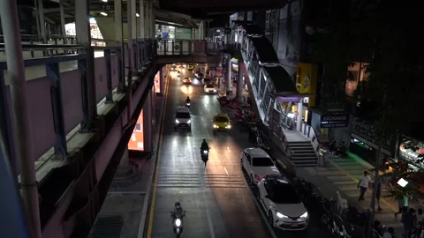 View from bridge From above night traffic in Bangkok, Thailand 库存影片 346735378