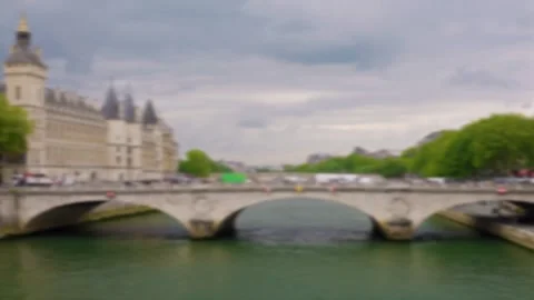 View of the bridge Pont au Change over the Seine River, island Ile de la Cit. 库存影片 310840682