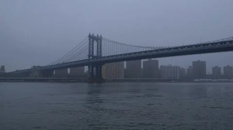 View of Brooklyn Bridge and river, New York City, USA Vídeos de archivo 61132466