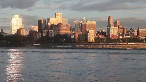 View of Brooklyn (New York) from South Street seaport Stock Footage