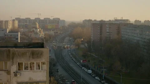 View of Bucharest boulevards seen from above apartment buildings at sunset Vídeos de archivo 302925756