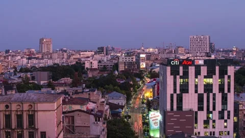 View of the Bucharest cityscape and office buildings at twilight, Romania. Vídeos de archivo 335601021