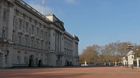 The view of the Buckingham Palace from outside Vídeos de archivo 47762816