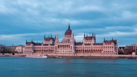 View on the Building of the Parliament in Budapest Video stock 89675752