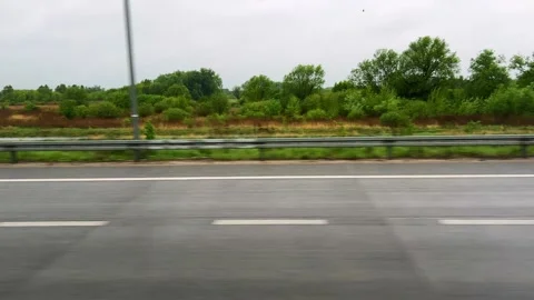 View from the bus window of a new road and traffic in Poland in spring. 库存影片 311952394