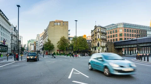 View of the busy intersection of New Bridge Street and Queen Victoria Street Stock Footage 104298973