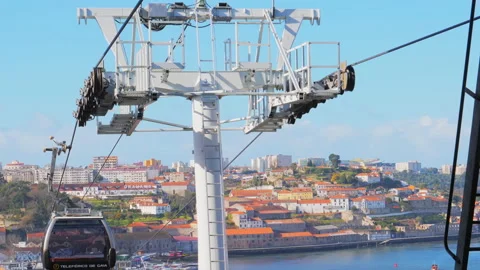 View of the cableway support, moving cabin, cable car in Porto Stockbeeldmateriaal 89197668