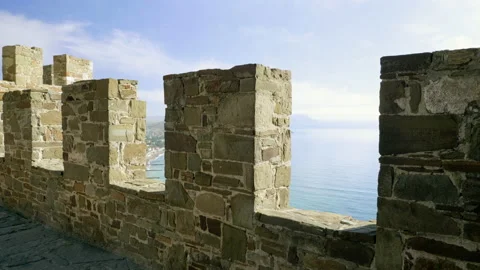 View of the calm blue sea from the tower of the stone fortress. 4K Vidéo 145684430