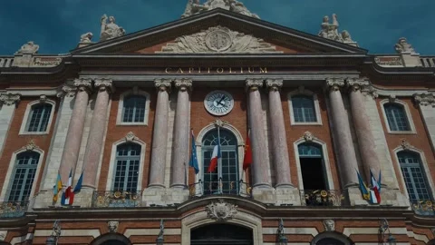 View of Capitol of Toulouse ( Capitole de Toulouse ) the heart of the municipal Vídeos de archivo 202068162