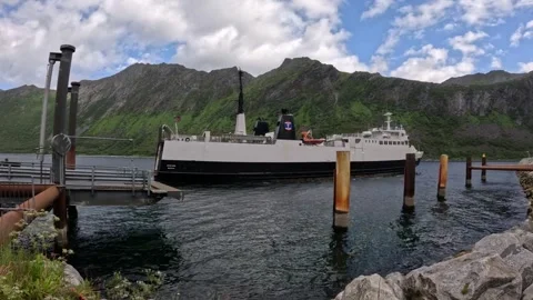 View of car ferry MF Viren docked at terminal pier in Gryllefjord Norway Vidéo 342755733