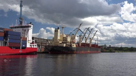 View on the cargo ships of Riga shipyard, Latvia Vídeo Stock 65110167