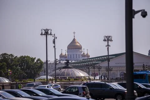 View of the Cathedral of Christ the Savior, through Manezhnaya Square Stock Photos
