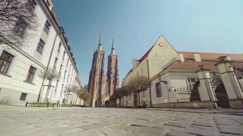 View of the Cathedral of St. John the Baptist in Wroclaw on Ostrow Tumski. 库存影片 224325759