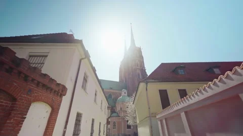View of the Cathedral of St. John the Baptist in Wroclaw on Ostrow Tumski. 库存影片 224325983