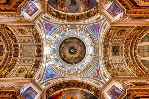 View of the ceiling at St. Isaac's Cathedral in Saint Petersburg Stock Photos