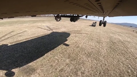 View of CH-47 Chinook hovering from fuselage Vídeos de archivo 105289401