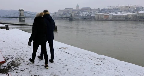 A view of Chain bridge at winter time Video stock 102322367