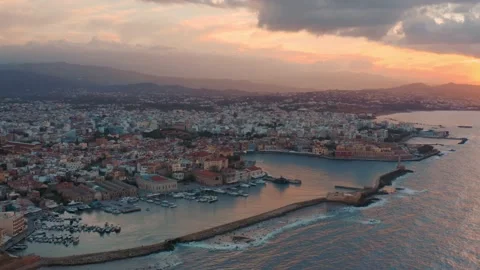 View of Chania, Greece - 4K Drone Video Footage Stockbeeldmateriaal 186735477