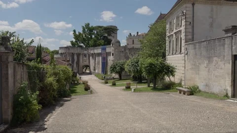 View of Château des Sénéchaux, Bourdeilles, Dordogne, Video stock 334716400