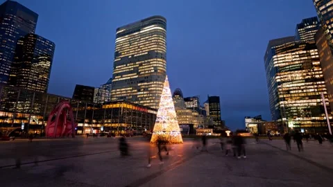 View of Christmas tree in La Defense business district, France. Vídeo Stock 339916543