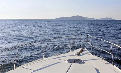 View of the Cies Islands from the bow Foto stock