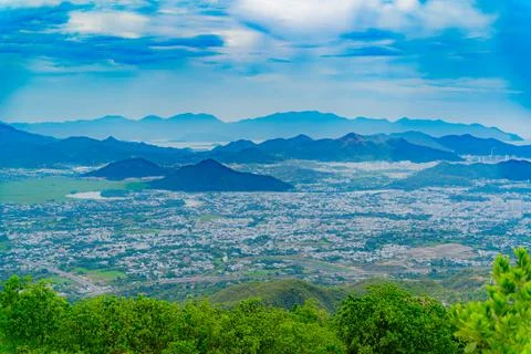 A view of the city from afar. Foto stock