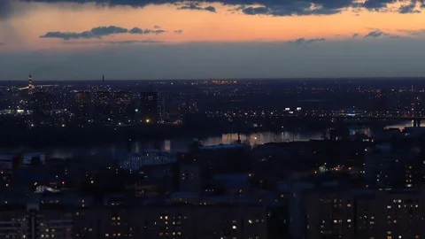 View of the city in the late evening 스톡 동영상 88929462