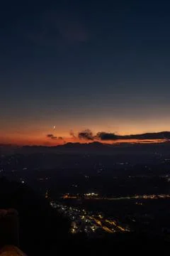 View of the city at night from above Foto stock