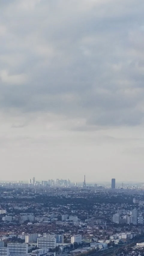 View of the Cityscape of Paris From the Window of an Airplane.  動画素材 221644727
