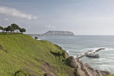View from the cliff in Lima. One side with buildings and hotels, the other side  Stock Photos