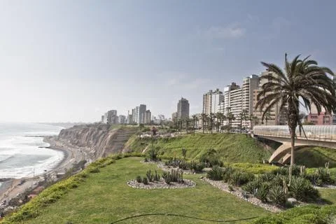 View from the cliff in Lima. One side with buildings and hotels, the other side  Stock Photos