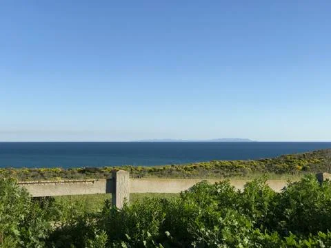 View from the cliff to the ocean Фото