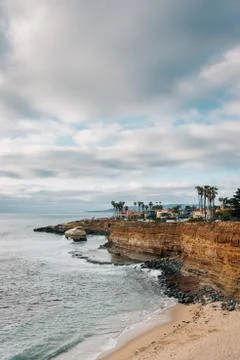 View of cliffs and the Pacific Ocean at Sunset Cliffs Natural Park, in Point  Stock Photos