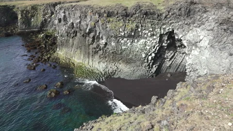View of cliffs on north coastline of Iceland Video stock 117051111