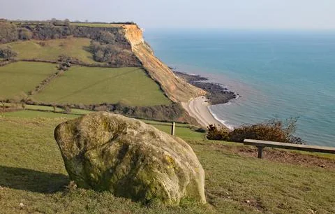 View of the cliffs at Salcombe Regis beach from the South West Coastal path o Foto stock