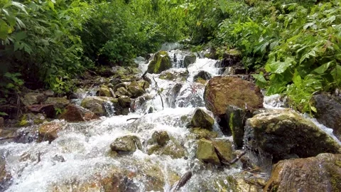 A view of climbing a mountain with a river full of water. Vídeo Stock 159043271