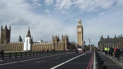 View Of Closed Westminster Bridge With People Walking Past On Pavement Vídeos de archivo 187025811