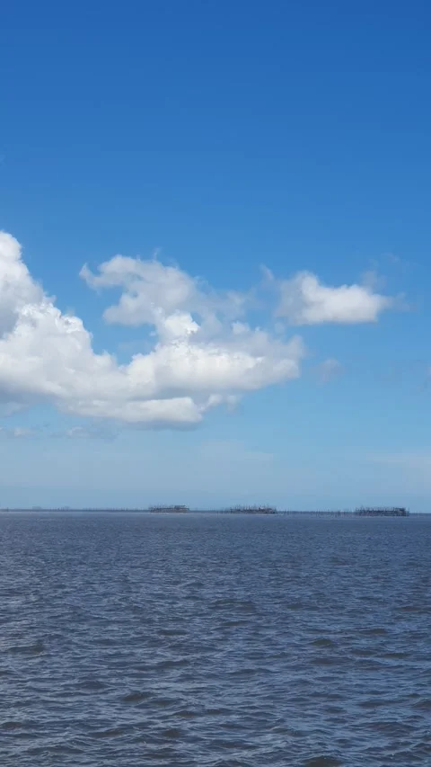 View of clouds and blue sky around the Kapuas River, West Kalimantan 動画素材 337160207